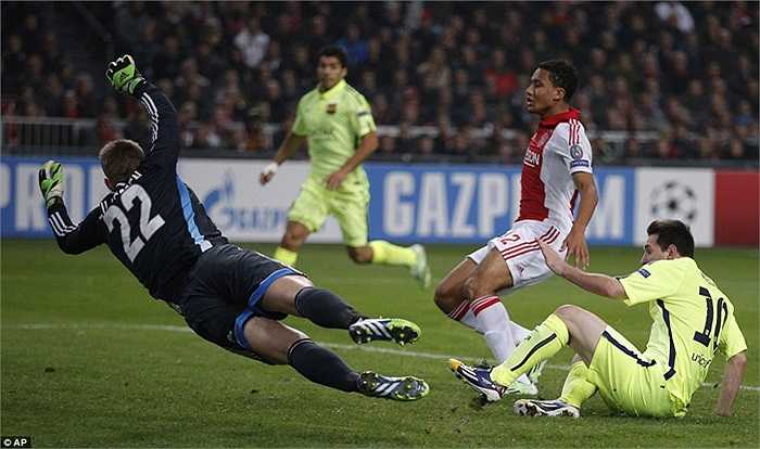 Qua đó, cân bằng thành tích ghi 71 bàn ở đấu trường Châu Âu của Raul Gonzalez