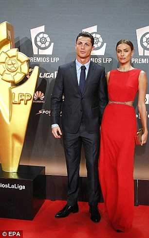 Đi cùng anh là cô người yêu xinh đẹp Irina Shayk