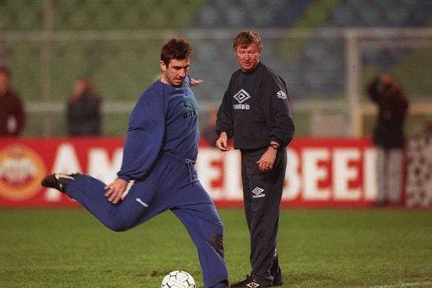 Tháng 12/1990, Alex Ferguson ký hợp đồng với Eric Cantona, thương vụ đã làm thay đổi cả lịch sử Man Utd và bóng đá Anh