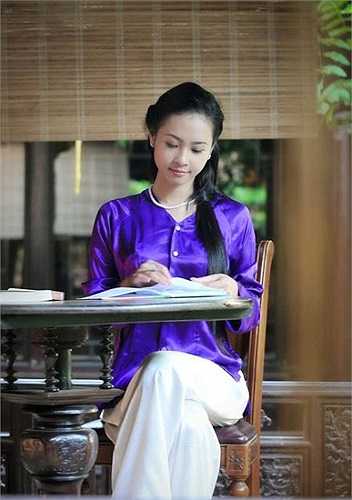 Cô bạn cũng thử sức với vai trò MC ở một số cuộc thi, đêm diễn tại Huế.