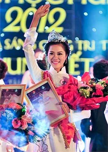 Cô bạn chia sẻ: 'Tuy mình là sinh viên trường kinh tế nhưng mình rất thích tham gia các hoạt động Văn hóa, văn nghệ và mình cũng tích cực tham gia các hoạt động đoàn hội, các CLB để hoàn thiện mình hơn'.