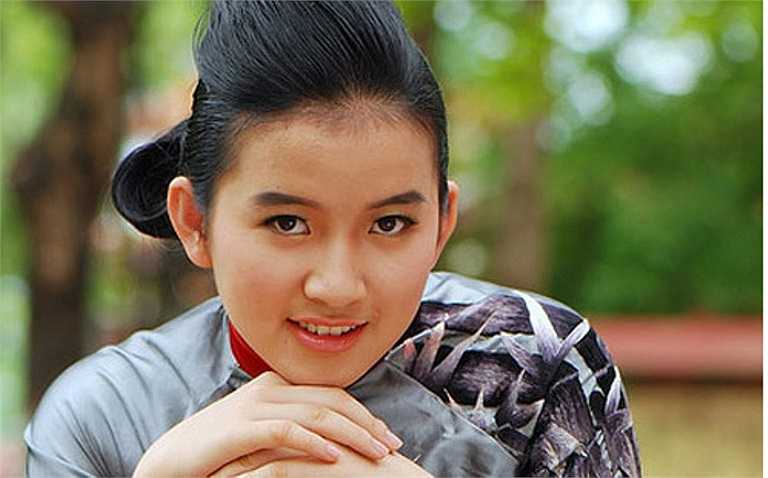  Tuy sớm nổi tiếng nhưng cô nàng không tham gia nhiều vào các hoạt động nghệ thuật mà chỉ góp mặt ở một số chương trình nhất định.