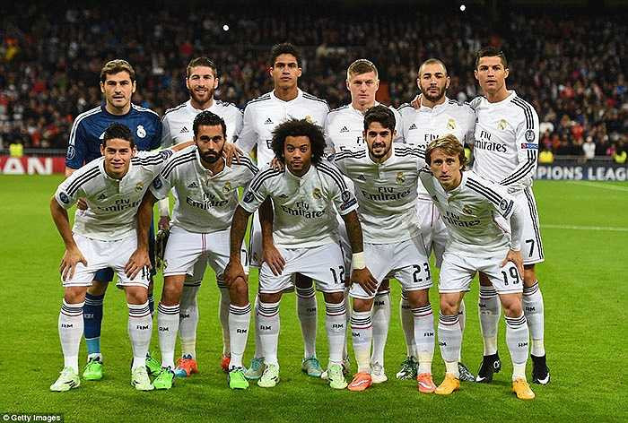 Trong trận đấu với Liverpool cách đây 2 hôm, Ronaldo lại tiếp tục 'gian lận' chiều cao