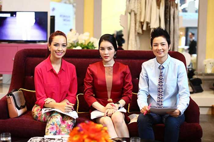 Để chuẩn bị cho show diễn này, Lý Nhã Kỳ tổ tổ chức buổi casting tìm người mẫu với sự hỗ trợ của 2 cựu người mẫu Thúy Vinh và Thúy Hạnh