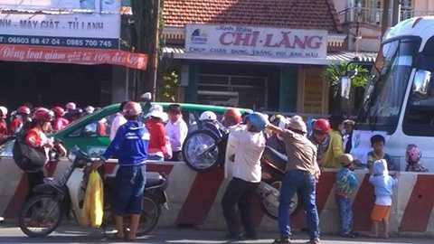 Khu du lịch Đại Nam, đại lộ Bình Dương, tê liệt giao thông