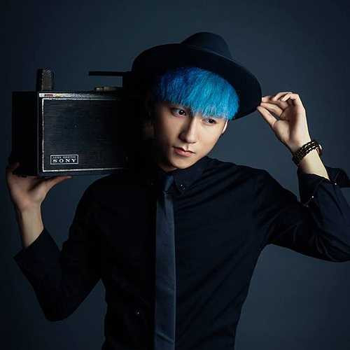 Thành công sớm trong showbiz nhờ hàng loạt ca khúc đình đám như Nắng ấm xa dần, Em của ngày hôm qua...hay mới đây là Chắc ai đó sẽ về, Sơn Tùng trở thành 'hiện tượng' của làng nhạc.