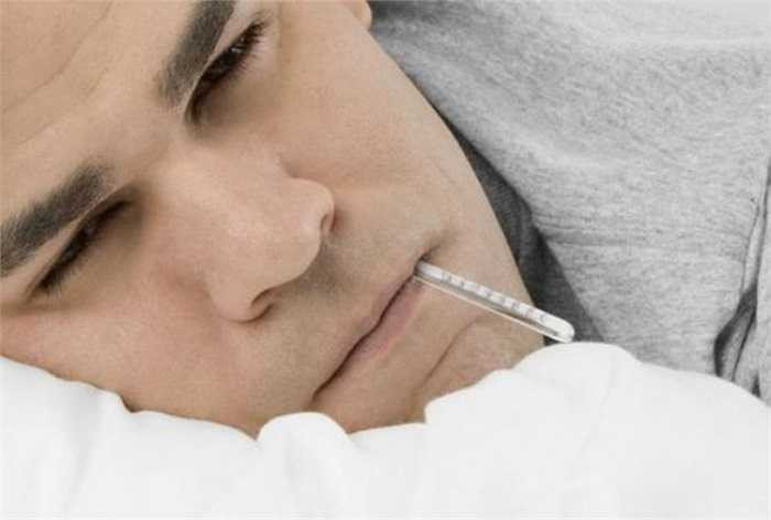 Nhiều người tin rằng, cảm cúm là bệnh 'vớ vẩn' không chữa cũng tự khỏi. Nhưng chính các triệu chứng hắt hơi, sổ mũi, nghẹt mũi, ho là bước đầu của nhiễm trùng đường hô hấp, dễ dẫn đến các biến chứng như viêm tai giữa, viêm xoang, viêm phế quản...