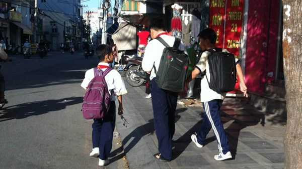 'Mẹ mìn' xuất hiện trở lại, phụ huynh và học sinh hoang mang