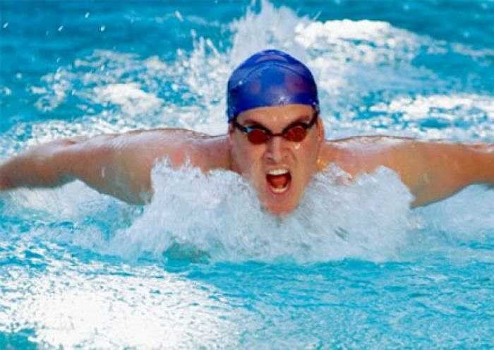 Một nghiên cứu khác cũng được thực hiện bởi các chuyên gia tình dục thuộc trường đại học Harvard cho thấy rằng, những nam giới yêu thích môn thể thao bơi lội và thường xuyên luyện tập môn này thì sức khoẻ tình dục được cải thiện đáng kể. Bơi ít nhất 30 phút mỗi lần, mỗi tuần 2 - 3 lần giúp giảm được cân thừa, béo phì.