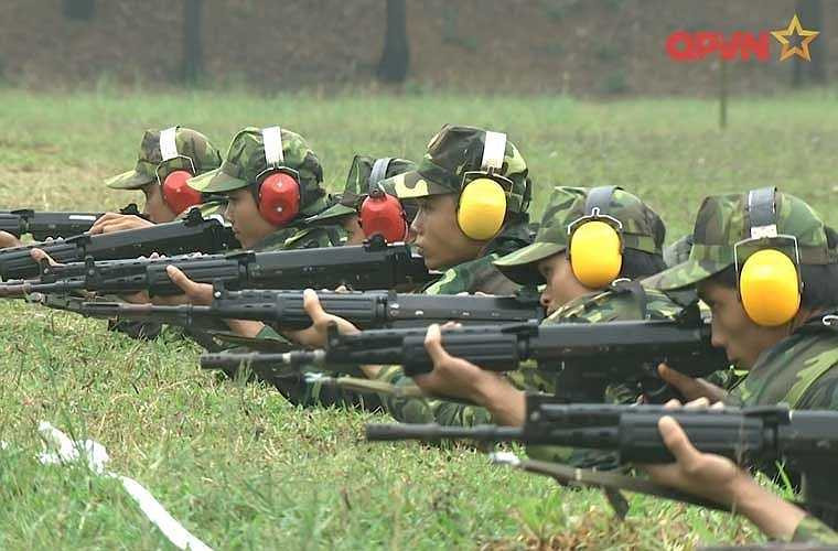 Hệ thống trích khí có hai chế độ một sử dụng trong điều kiện bình thường và một dùng trong mội trường cực đoan cũng như có một chế độ ngăn trích khí để sử dụng lựu đạn gắn đầu nòng. Khi hệ thống nhắm dành cho lựu đạn gắn đầu nòng tích hợp được sử dụng nó sẽ tự động ngăn trích khí để dành tất cả khí nén tạo ra cho việc phóng lựu đạn, hệ thống nhắm này nằm trước khe ngắm và ngay trên ống trích khí.
