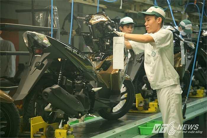 Đuôi chiếc xe tay ga dường như đã hoàn thiện, chỉ còn thiếu mỗi yên xe.