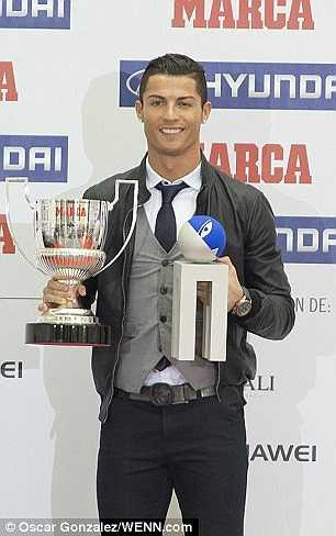 Ronaldo nói thêm: 'Có thể sẽ có những quãng thời gian tôi không đạt phong độ cao, nhưng ít nhất, tôi bắt buộc bản thân phải luôn nâng cao thành tích, hiệu suất thi đấu. Chính xác là thống kê bàn thắng, kiến tạo không được phép ở mức tệ'. 