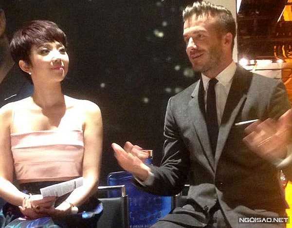 Sau đó, trên trang facebook cá nhân của mình, Beckham đã treo 1 dòng status nói về chuyến đi Việt Nam cũng như cuộc gặp gỡ với Tóc Tiên.(Ảnh: Lý Võ Phú Hưng)