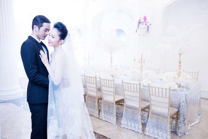 Với hình ảnh e ấp, kín đáo nhưng không kém phần gợi cảm bên hiện tượng của Vietnam Next Top Model 2013 Dương Mạc Anh Quân, nhan sắc trẻ trung của Linh Nga khiến nhiều người ngưỡng mộ.