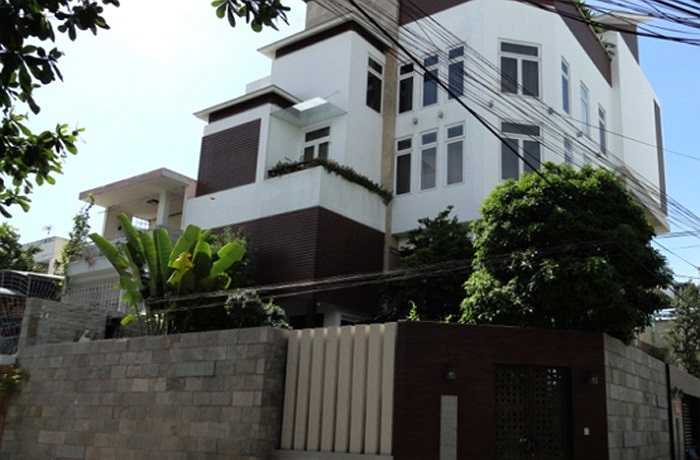 Mr Đàm đã từng nhiều lần mở cửa ngôi biệt thự cho người hâm mộ vào tham quan