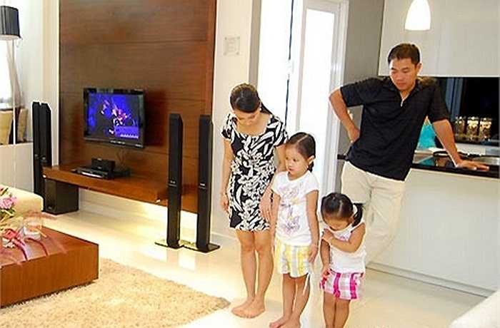 Nắm trong tay khối tài sản hàng triệu đô nhưng ca sỹ Cẩm Ly vẫn rất giản dị trong đời thường.