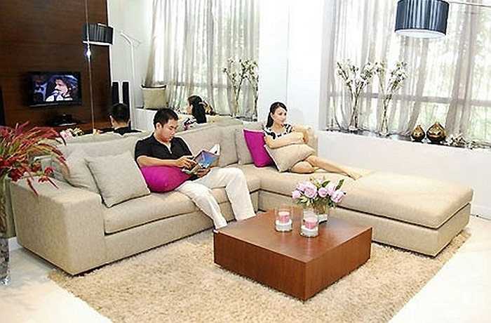 Là vợ của một nhạc sỹ, đạo diễn âm nhạc nổi tiếng nhưng cuộc sống của vợ chồng Cẩm Ly- Minh Vy cũng hết sức bình dị