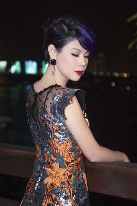 Ngoài ra, Thanh Thảo cũng giới thiệu chương trình thiện nguyện mang bánh mì và chăn ấm đến cho người nghèo. Thanh Thảo quyết định hạ giá đĩa, bán giá gốc và toàn bộ số tiền thu được sẽ quy đổi thành bánh mì cho người nghèo.