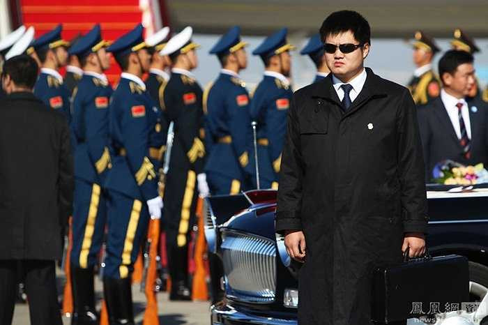 Họ là những vệ sỹ áo đen chuyên trách an toàn cho các nguyên thủ