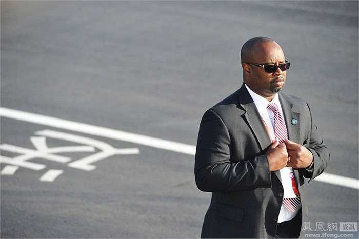 Những vệ sỹ ầm thầm bảo vệ các nguyên thủ quốc gia trong thời gian diễn ra APEC