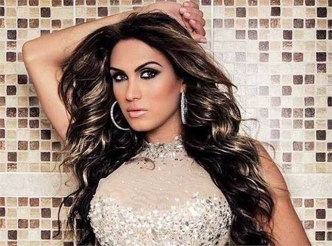 Cô gái 22 tuổi luôn cho thấy vẻ mặn mà, gợi cảm, khiến không ít chàng trai mê mẩn. Giành được ngôi hoa hậu cuộc thi lần này, cô được nhận một chiếc vương miện trị giá đến 12.500 USD cùng toàn bộ chi phí phẫu thuật thẩm mỹ (nếu muốn).