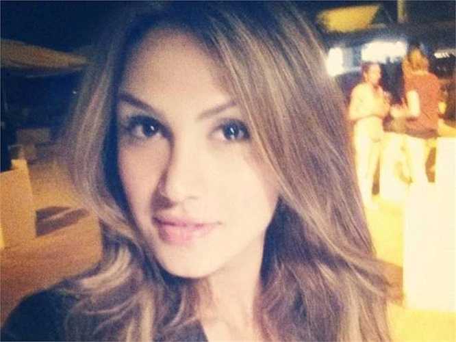 Ngoài đời, cô gái trẻ khá giản dị và xinh đẹp. Trả lời trong đêm chung kết, cô cho biết mình sẽ ngủ sau khi chiến thắng - màn đối đáp này của cô được đánh giá là khá hài hước và thú vị.