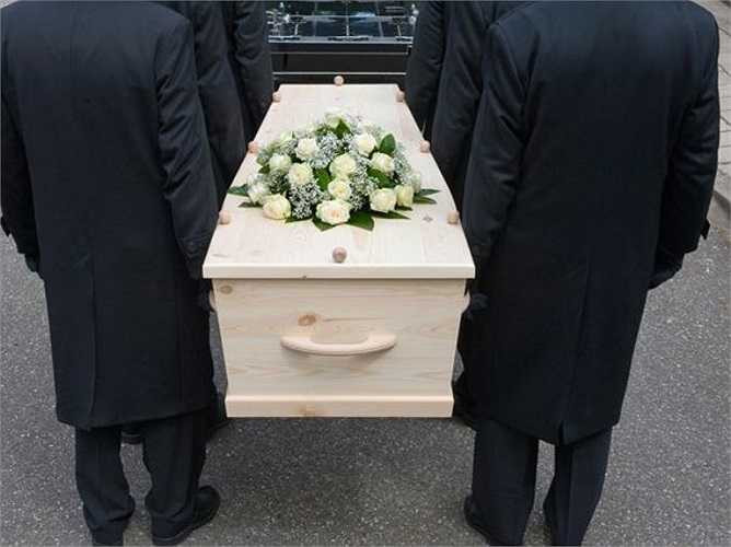 Chết hoặc bệnh tật: Những giấc mơ như vậy xảy ra khi bạn đang bị tổn thương tình cảm hay sợ bị tổn thương, cũng có thể là bạn mong muốn chấm dứt một điều gì đó trong cuộc sống: tình cảm, công việc, sự nghiệp, hay thậm chí là quá khứ.