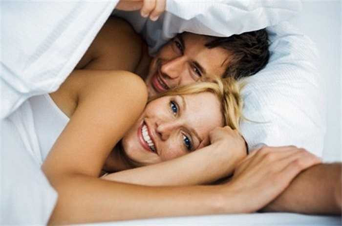 Mơ khỏa thân: trước công chúng thường gắn với cảm giác xấu hổ hay bị vạch trần điểm yếu hoặc khiếm khuyết. Cơn ác mộng này có thể ám chỉ điều gì đó không thích hợp với xã hội, tính dễ bị tổn thương và chủ nhân sở hữu vài đặc điểm dễ bị người khác để ý, bình phẩm.