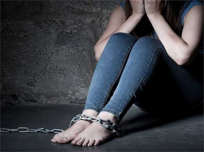 Bị mắc kẹt: Những giấc mơ này thường đến với những người đang gặp khó khăn trong việc đưa ra quyết định. Họ đang phân vân, do dự, lưỡng lự. Và việc gặp các giấc mơ mắc kẹt – bị lạc là cách não bộ giải thoát những khó khăn trong tiềm thức nó phải gánh chịu.