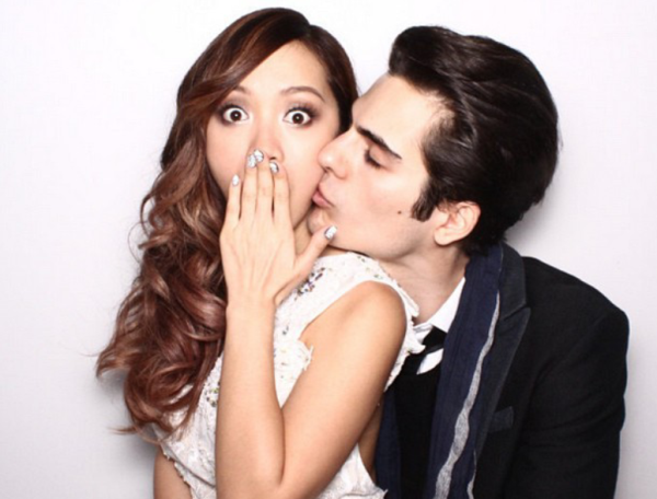 Michelle thậm chí còn để cho bạn trai trang điểm cho mình.