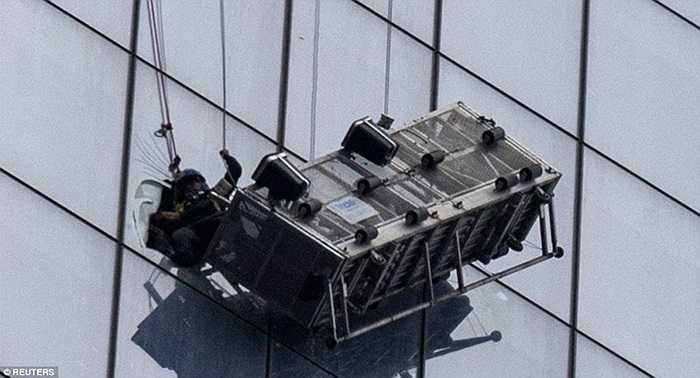 Sự cố nguy hiểm đầu tiên của OWTC xảy ra chỉ 10 ngày sau khi đi vào hoạt động