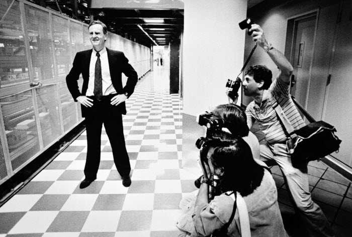 Năm 1990, Menuez đã chụp bức ảnh Giám đốc điều hành John Sculley của Apple trước thềm sự kiện báo chí năm 1990. Sculley là một người nhút nhát, và ông hay muốn khép mình trước các phóng viên. 
