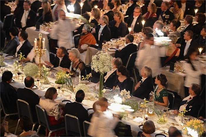 Thực đơn các món ăn trong từng bữa tiệc là điểm nhấn không thể bỏ qua. Vào tháng 9 mỗi năm, 3 thực đơn khác nhau được đưa ra đề cử bởi các đầu bếp uy tín. Sau đó, thực đơn này sẽ được làm thử và để những nhà phê bình nếm, đưa ra ý kiến. Thực đơn được chọn sẽ được giữ bí mật cho đến ngày lễ. Thực đơn cho bữa đại tiệc phải thể hiện được sự phát triển cũng như tinh hoa ẩm thực châu Âu trong vòng hơn 100 năm qua.