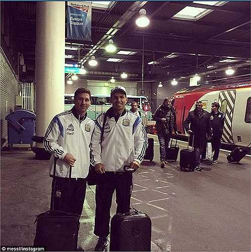 Điểm đến của Messi cùng các đồng đội là sân Old Trafford