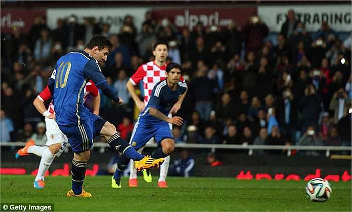 Trước đó vào ngày hôm qua, Messi đã ghi bàn quyết định, giúp Argentina vượt qua Croatia