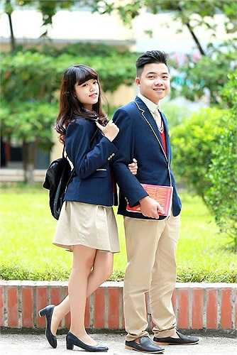 Hai thí sinh lớn hơn đến từ lớp 12A4. Tạ Quốc Nam (22/6/1997), chiều cao 1,7 m với mong muốn sẽ trở thành doanh nhân. Nguyễn Thạch Thảo (8/10/1997) có chiều cao 1,62 m. Với tài năng diễn kịch và giọng hát tốt, cô gái này mong muốn trở thành ca sĩ, diễn viên trong tương lai. (Theo Zing)