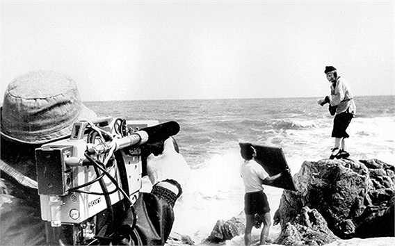 Những câu chuyện hậu trường 'Tây Du Ký' 1986 luôn có một sức hấp dẫn đặc biệt với khán giả, bởi bộ phim gắn liền với tuổi thơ của nhiều thế hệ. Mới đây, những bức hình về quá trình thực hiện các cảnh quay 'Tây Du Ký' tiếp tục được chia sẻ trên các diễn đàn và nhận được sự quan tâm. 