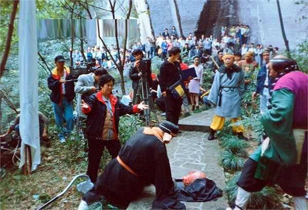 Dương Khiết trực tiếp chỉ đạo từng cảnh quay.