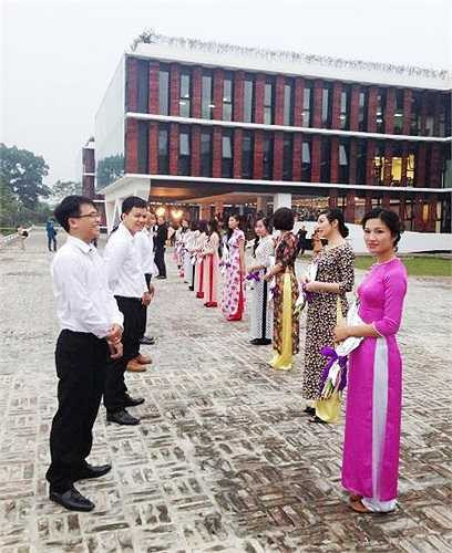 Công ty Phần mềm FPT đã tổ chức Lễ cưới tập thể cho 21 cặp đôi với chủ đề 'Mang lại cảm xúc mới bằng những hoài niệm cũ'