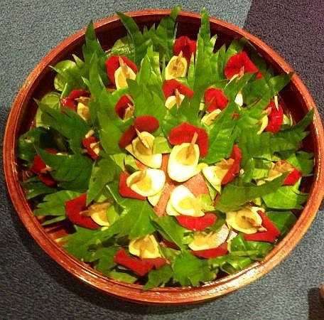 Khay trầu têm cánh phượng để cô dâu chú rể mời quan viên hai họ