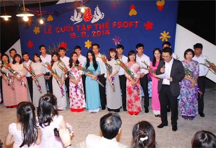 Lễ cưới tập thể của FPT Software vừa tái hiện phong cách đám cưới thập niên 80 thông qua trang phục của cô dâu, chú rể, các nghi lễ cưới hỏi 