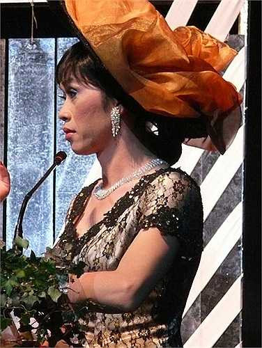 Người hâm mộ đều được cười sảng khoái sau mỗi màn giả gái của Hoài Linh.