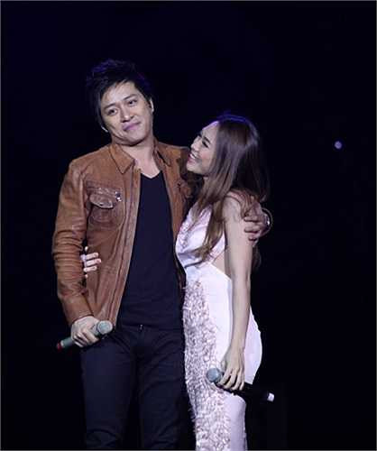 Trước đó, nghi vấn tình cảm giữa 2 ca sĩ nổi lên vào thời điểm họ đóng vai cặp đôi trong bộ phim truyền hình 'Cho một tình yêu'