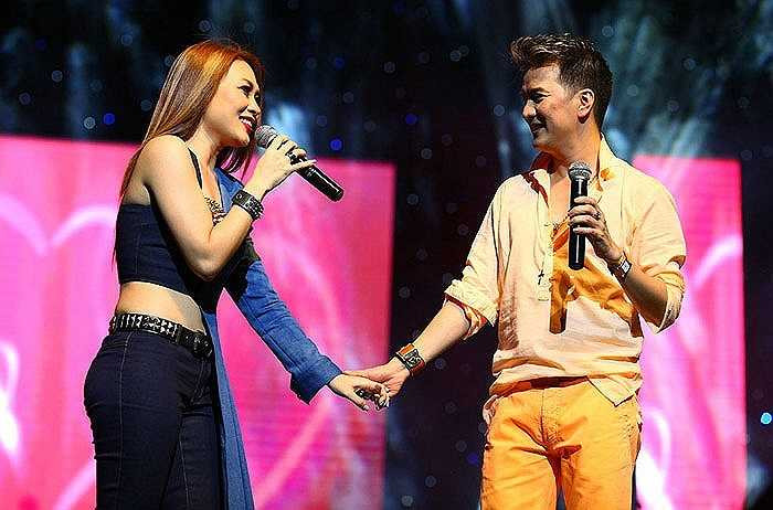 Mr. Đàm cũng nhiều lần công khai thể hiện tình cảm với Mỹ Tâm thông qua những lần trả lời phỏng vấn hoặc khi biểu diễn chung.