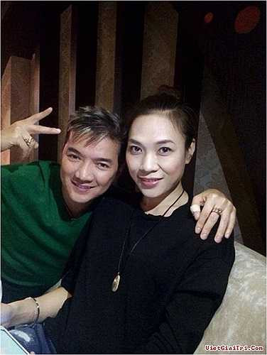 Trong liveshow của Mỹ Tâm, Đàm Vĩnh Hưng thể hiện tình cảm nồng nàn với cô bằng bó hoa hồng to. Anh cũng từng hy sinh nhiều show diễn để bay đi tham dự show diễn của Mỹ Tâm.