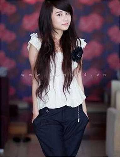 Cô gái trẻ đẹp Lục Linh Lan nhận được nhiều sự chú ý của cư dân mạng. 