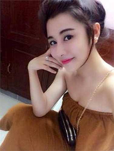 Cô từng tham gia cuộc thi Miss teen 2010, Lục Linh Lan trở nên nổi tiếng hơn với ngoại hình xinh đẹp vốn có và sự cá tính của bản thân.