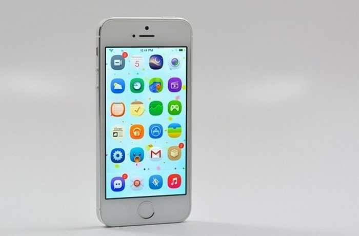 Luôn phải dùng tai nghe Hãy đối mặt với thực tế, bạn sẽ luôn phải dùng tai nghe, ngay cả khi xem một đoạn video ngắn, nếu không muốn dí sát chiếc iPhone lên tai mình. Âm lượng của iPhone khá nhỏ. 