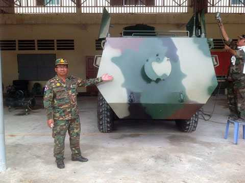 Đại tướng quân "Hai lúa", Campuchia, Việt Nam, xe bọc thép