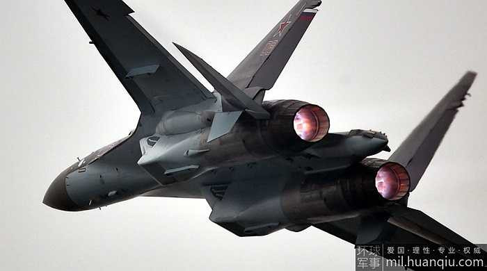 Su-35 được trang bị hệ thống động cơ hiện đại với khả năng điều hướng vecto